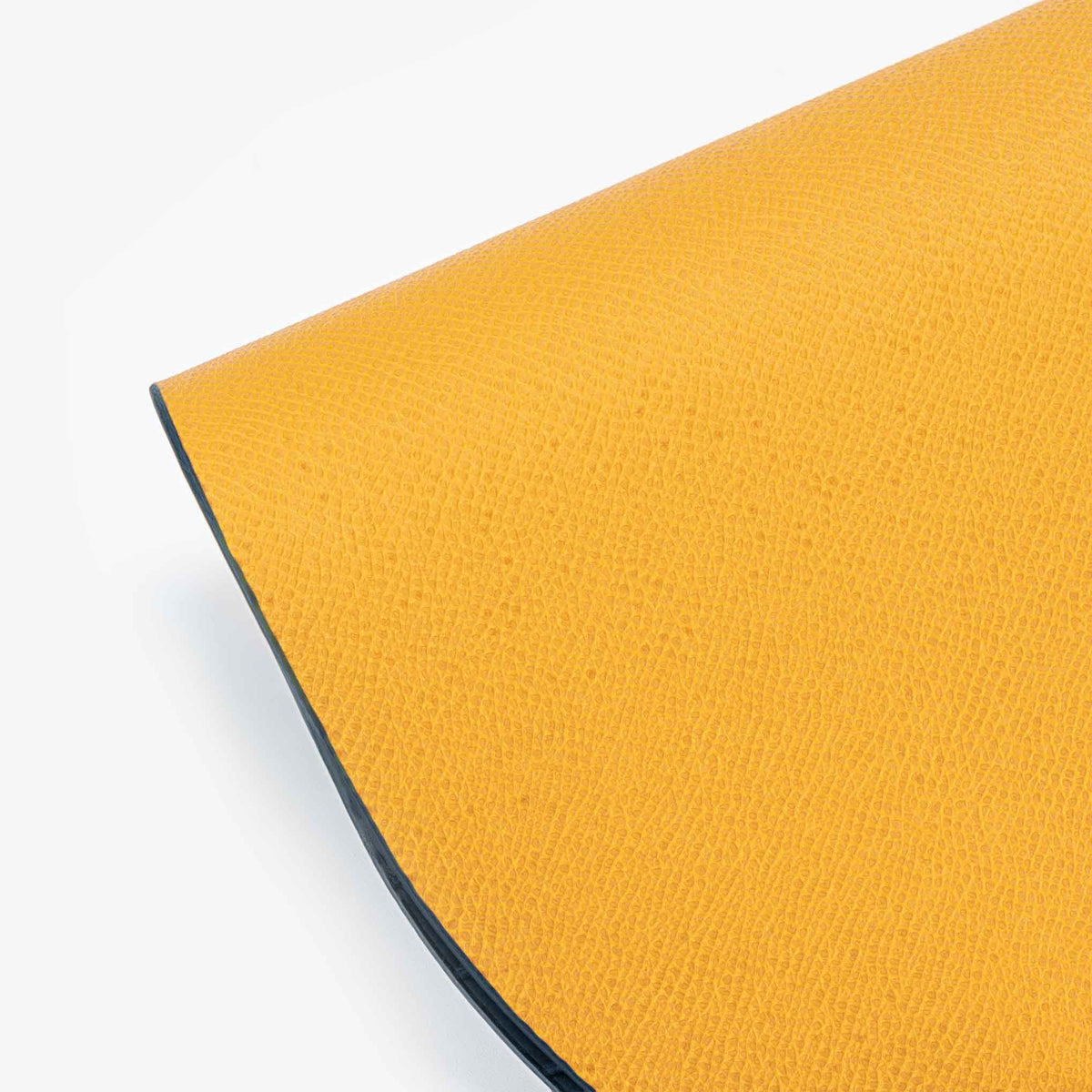 Reversible PROMATTOO oval placemat showing crocodile-look embossing and contrasting crosshatch reverse
